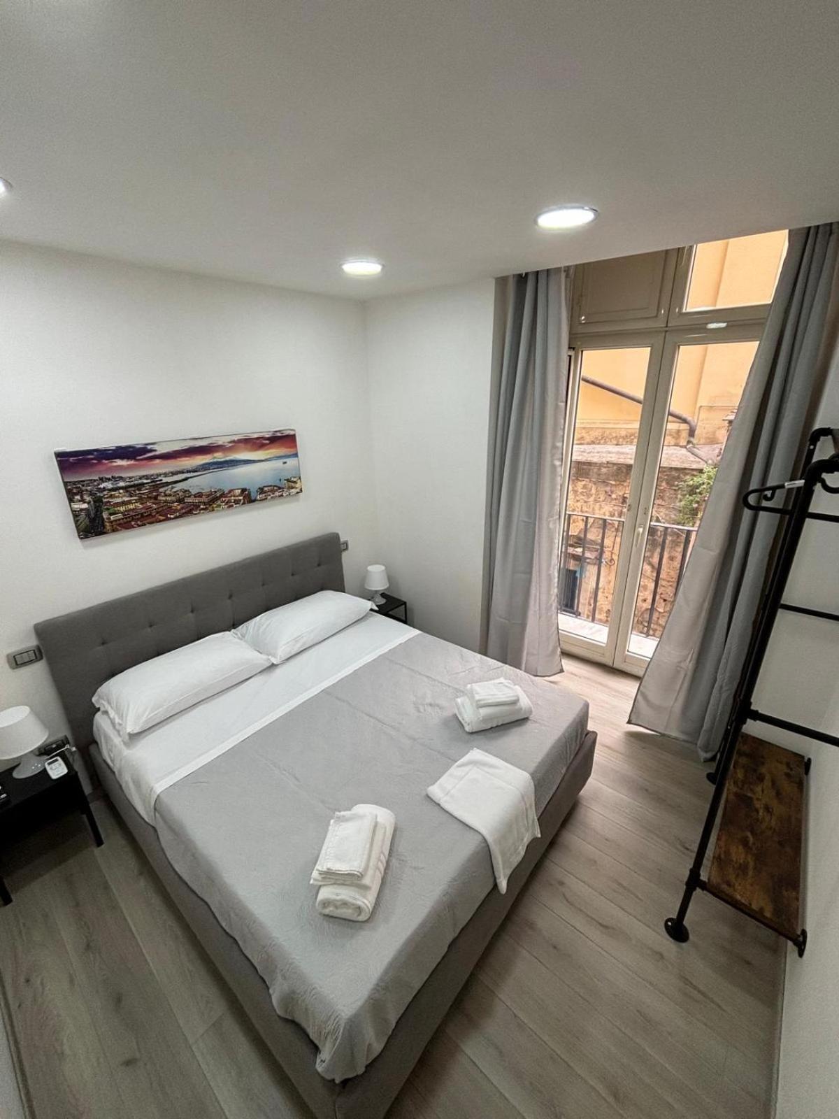 Na City Rooms Неаполь Экстерьер фото