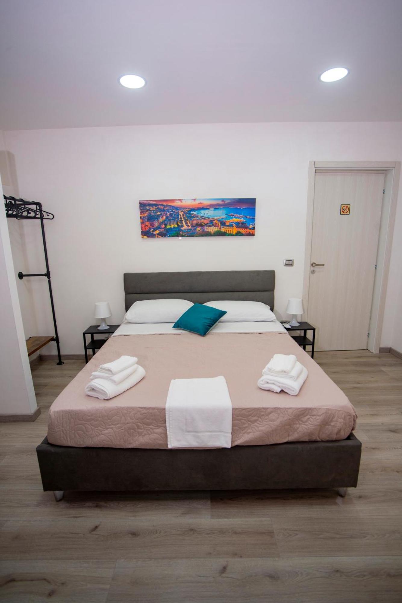 Na City Rooms Неаполь Экстерьер фото