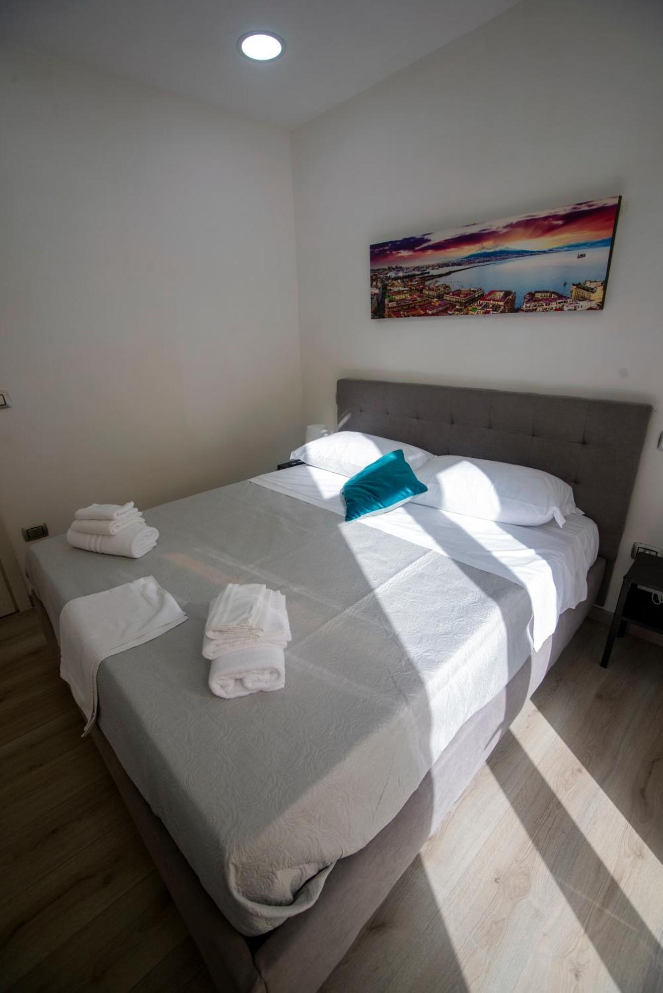 Na City Rooms Неаполь Экстерьер фото