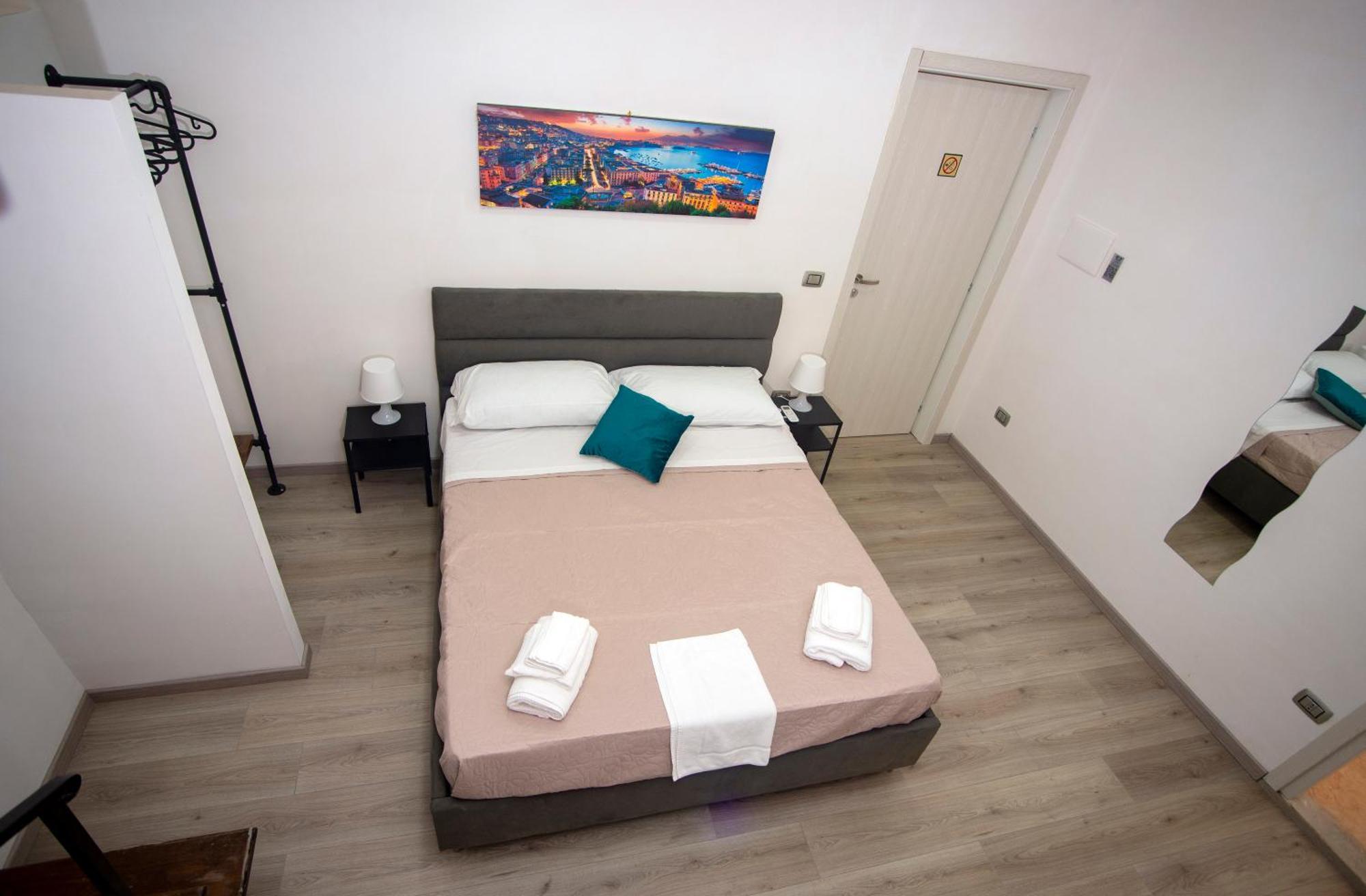 Na City Rooms Неаполь Экстерьер фото